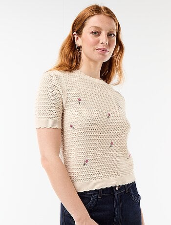 Camisola de manga curta com flores bordadas