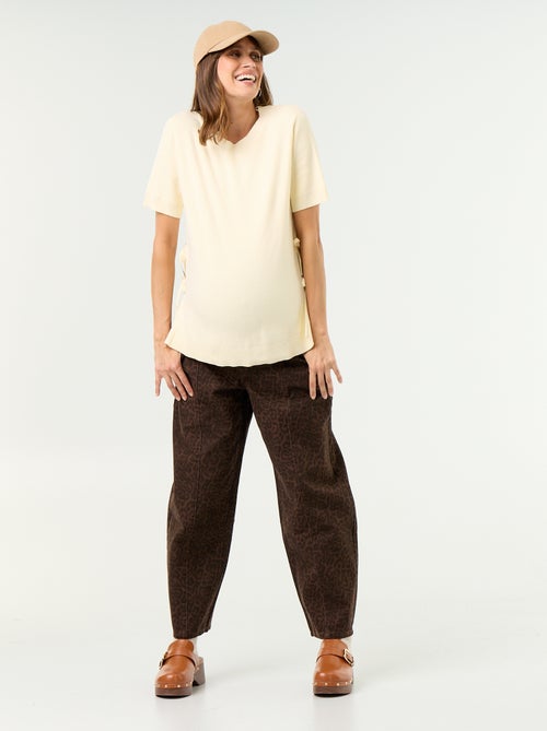 Camisola de maternidade de manga curta com aberturas laterais com atacadores - Kiabi Camisola de maternidade de manga curta com aberturas laterais com atacadores - Kiabi