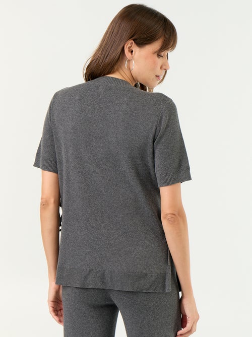 Camisola de maternidade de manga curta com aberturas laterais com atacadores - Kiabi Camisola de maternidade de manga curta com aberturas laterais com atacadores - Kiabi