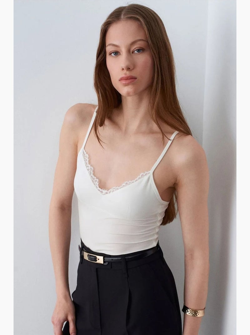 Camisola de renda decote em v dilvin Marfim - Kiabi
