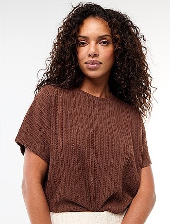 Camisola em malha rendada com mangas curtas