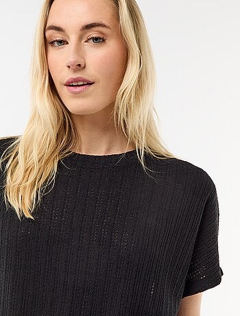 Camisola em malha rendada com mangas curtas
