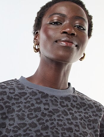 Camisola gola redonda felpuda com padrão leopardo