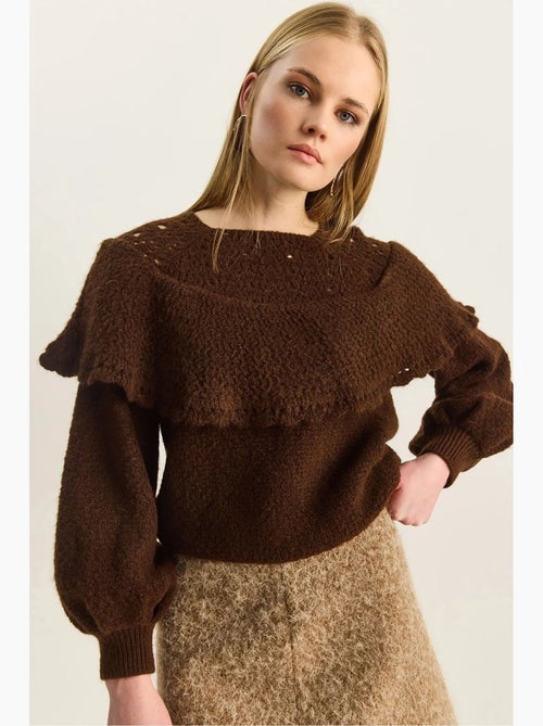 Camisola grossa canelada com decote barco e detalhe com folhos lucci - Kiabi Camisola grossa canelada com decote barco e detalhe com folhos lucci - Kiabi