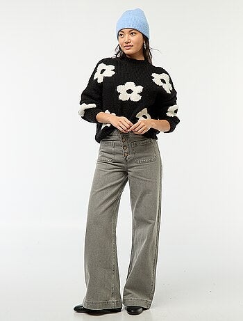 Camisola Grossa com Flores Bordadas