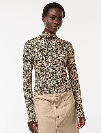 Camisola de gola alta e mangas compridas