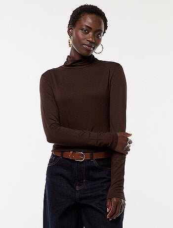 Camisola de gola alta e mangas compridas