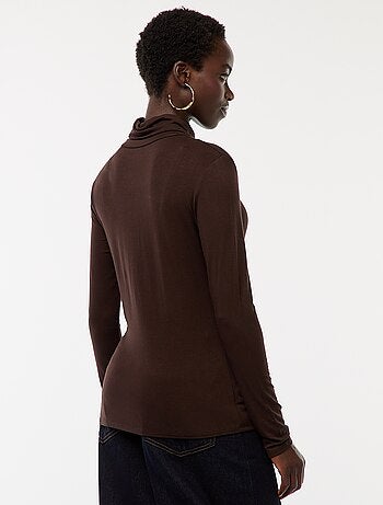 Camisola de gola alta e mangas compridas