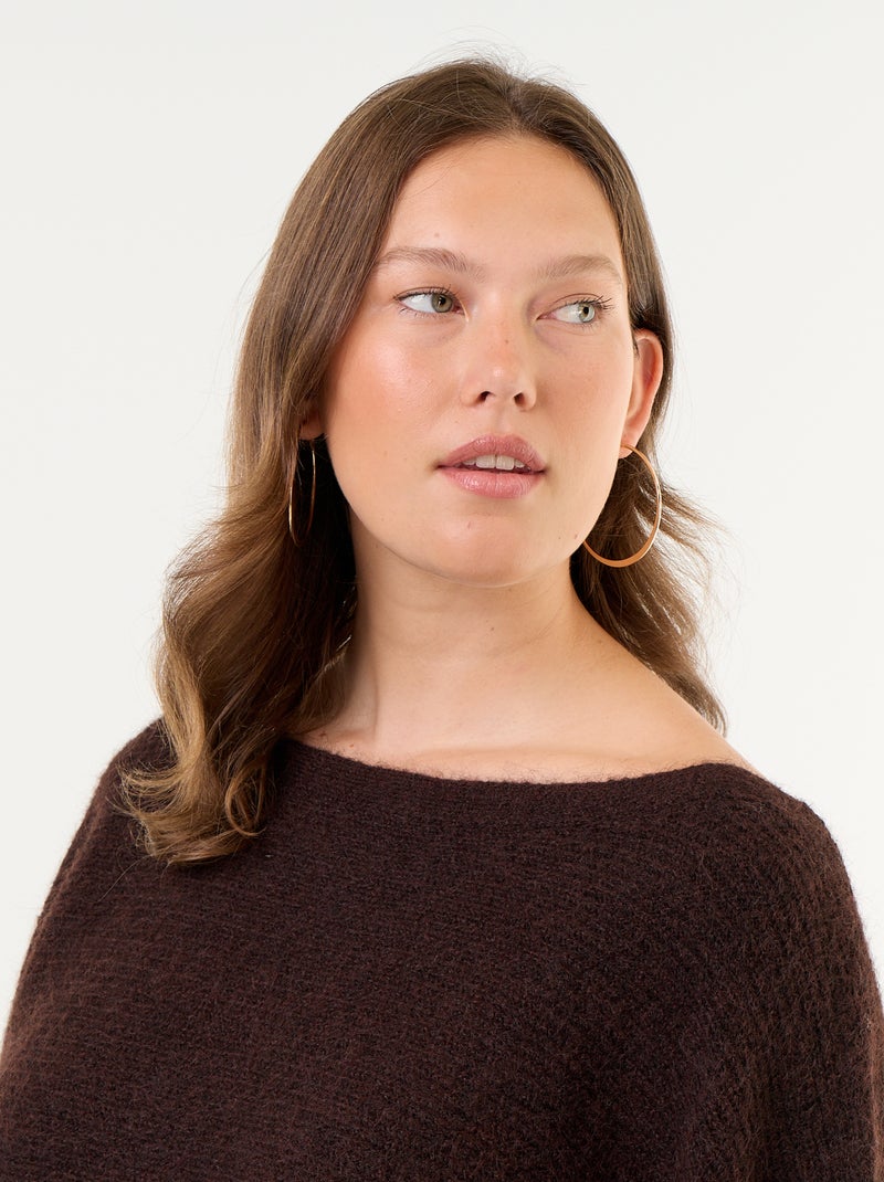 Camisola lisa com gola barco e cavas descaídas Castanho - Kiabi