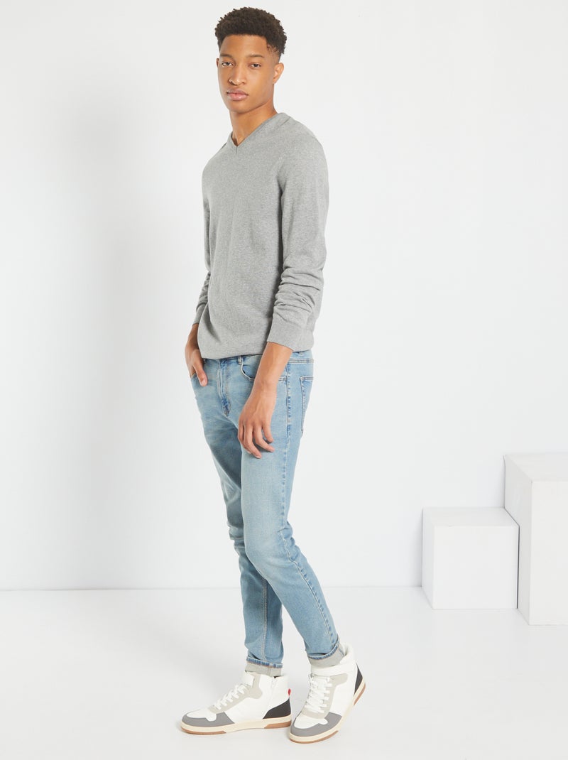 Camisola lisa com gola em bico +1,90 m CINZA - Kiabi