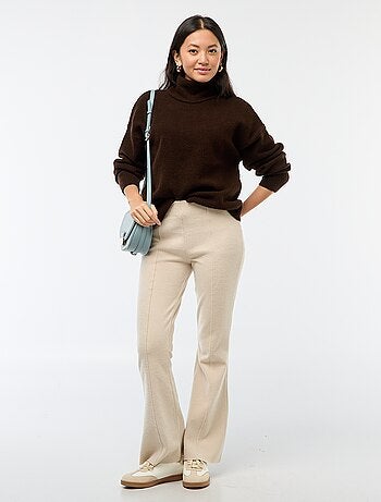 Camisola suave com abertura joia nas costas