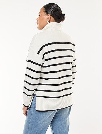 Camisola quente de gola alta com rachas na base
