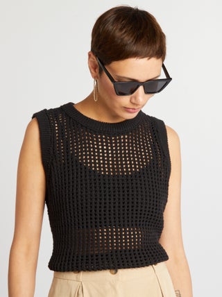 Camisola sem manga em malha croché