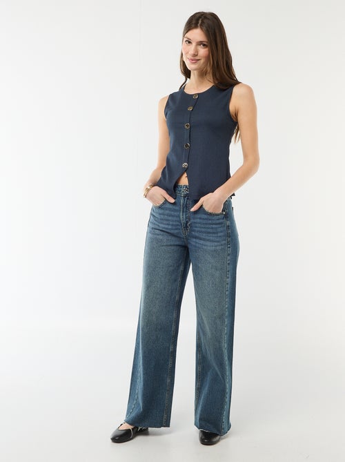 Camisola sem mangas com abertura por botões dourados martelados - Kiabi Camisola sem mangas com abertura por botões dourados martelados - Kiabi