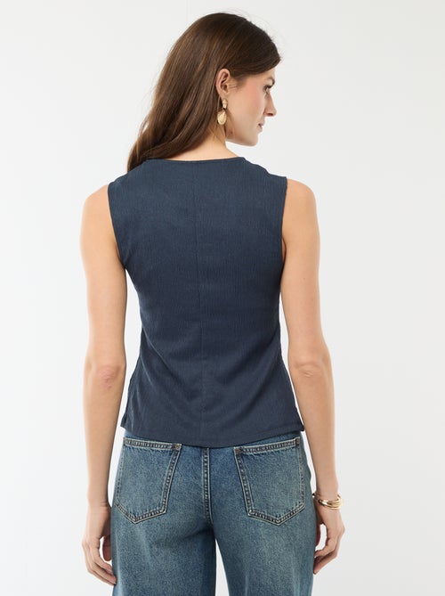Camisola sem mangas com abertura por botões dourados martelados - Kiabi Camisola sem mangas com abertura por botões dourados martelados - Kiabi