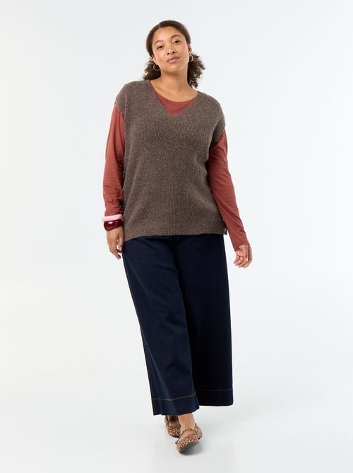 Camisola sem mangas com bijuteria dourada - Kiabi Camisola sem mangas com bijuteria dourada - Kiabi