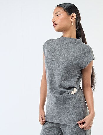 Camisola sem mangas com gola alta