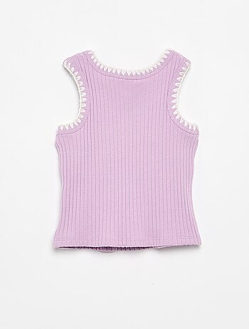 Camisola sem mangas em canelado com bordados nas cavas