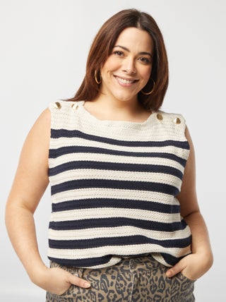 Camisola sem mangas em croché