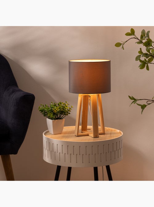 Candeeiro de tripé de estilo escandinavo - Kiabi Candeeiro de tripé de estilo escandinavo - Kiabi