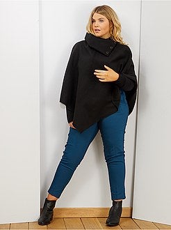 Capa com botões falsos - Kiabi