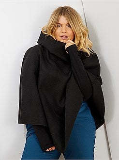 Capa com botões falsos - Kiabi