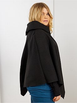 Capa com botões falsos - Kiabi