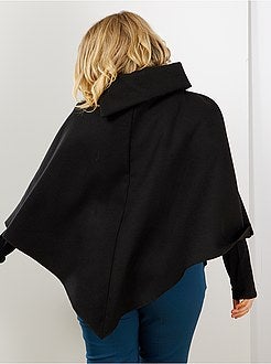 Capa com botões falsos - Kiabi