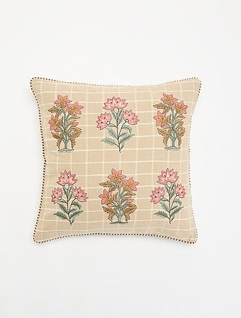 Capa de almofada quadrada com flores bordadas