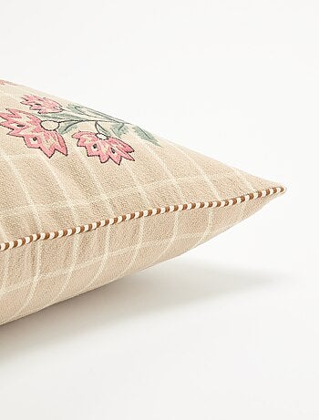 Capa de almofada quadrada com flores bordadas