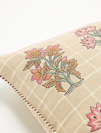 Capa de almofada quadrada com flores bordadas