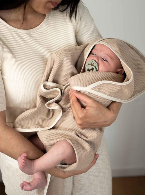 Capa de banho para bebé em algodão ninho de abelha | sevira kids - Kiabi Capa de banho para bebé em algodão ninho de abelha | sevira kids - Kiabi