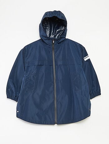 Capa de chuva com capuz