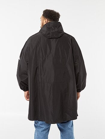 Capa de chuva comprida com capuz