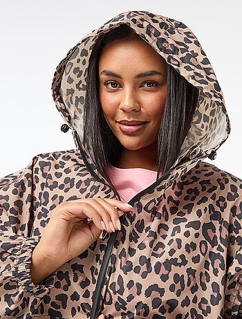 Capa de chuva repelente à água com capuz