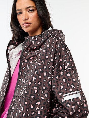 Capa de chuva repelente à água com capuz