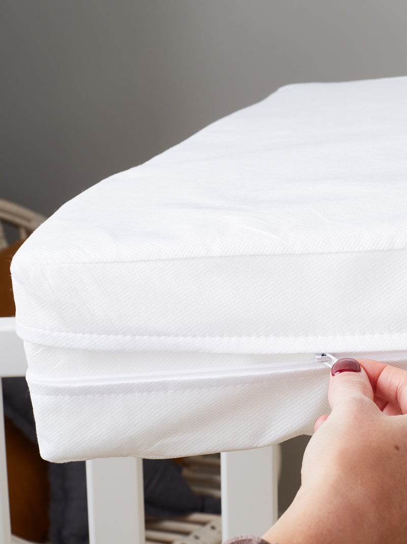 Capa para colchão de bebé antipercevejos de cama BRANCO - Kiabi