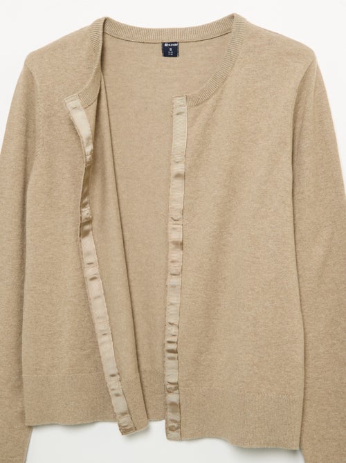 Cardigan básico - Fácil de vestir - Kiabi Cardigan básico - Fácil de vestir - Kiabi
