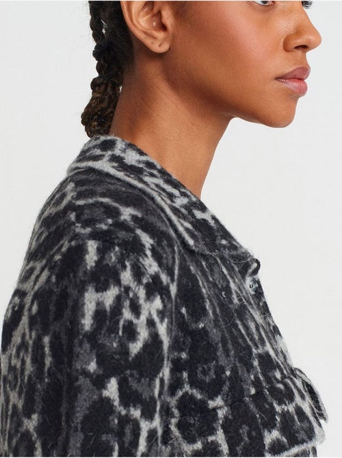 Cardigan com botões em jacquard de leopardo dilvin - Kiabi Cardigan com botões em jacquard de leopardo dilvin - Kiabi