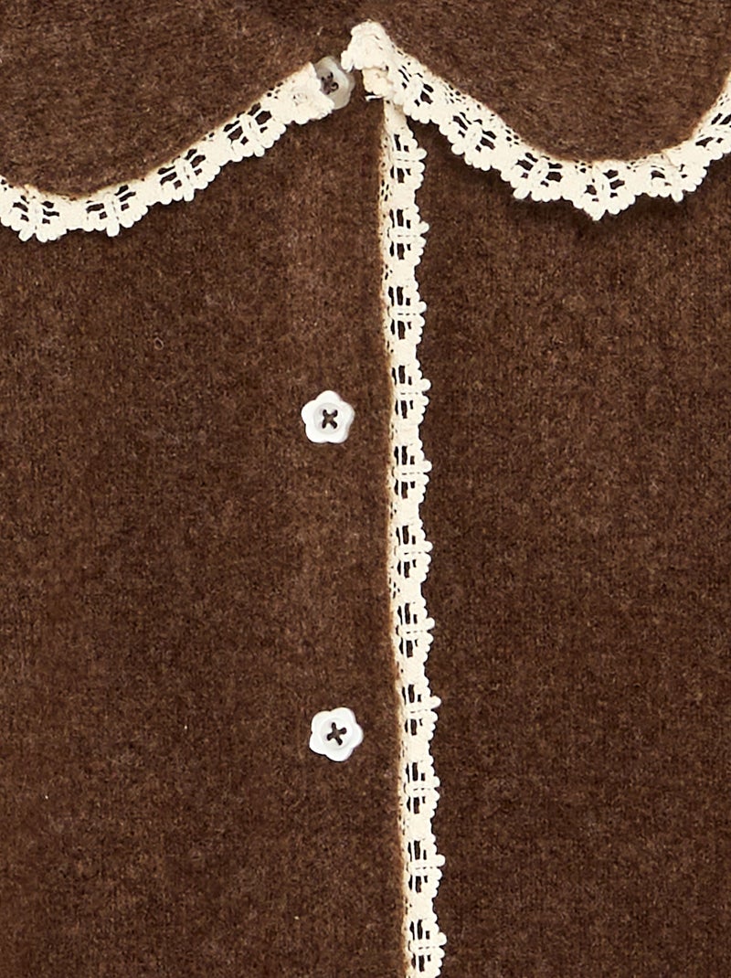 Cardigan com botões fantasia e gola Claudine Castanho - Kiabi