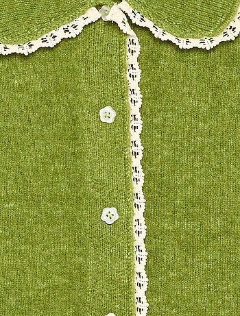 Cardigan com botões fantasia e gola Claudine