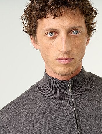 Cardigan com fecho e gola alta