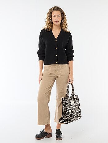 Cardigan com gola em V e botões de coração