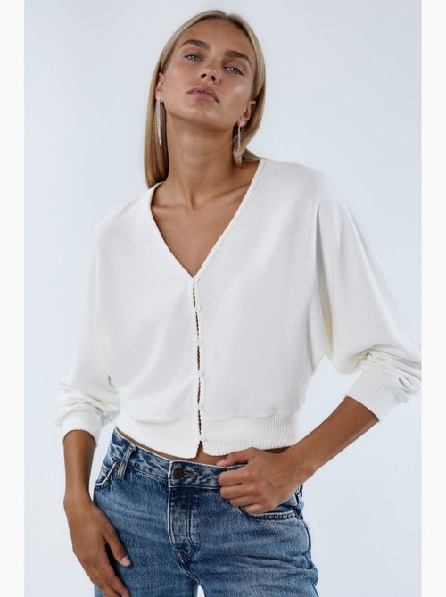 Cardigan curto canelado com decote em v busem - Kiabi Cardigan curto canelado com decote em v busem - Kiabi