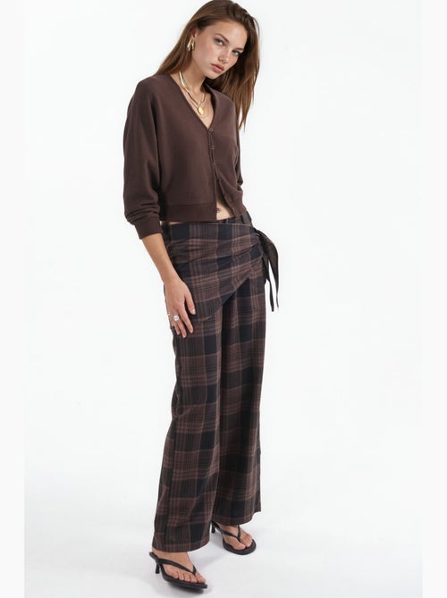 Cardigan curto canelado com decote em v busem - Kiabi Cardigan curto canelado com decote em v busem - Kiabi