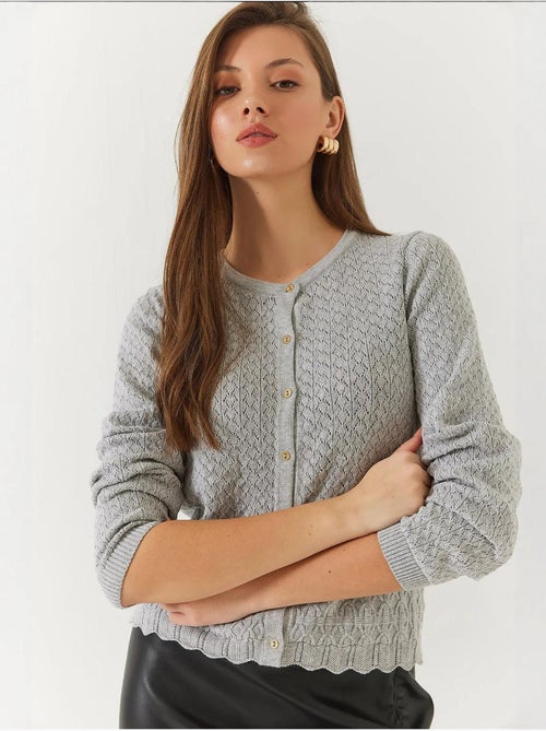 Cardigan de malha com botões vazados e manga comprida lucci - Kiabi Cardigan de malha com botões vazados e manga comprida lucci - Kiabi