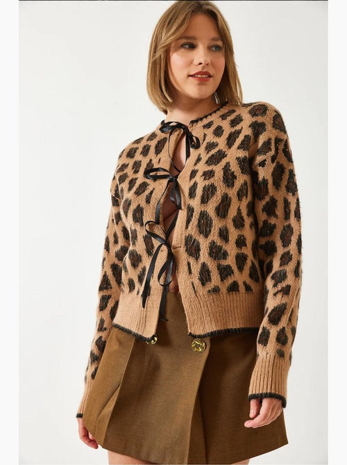 Cardigan de malha com padrão leopardo lucci - Kiabi Cardigan de malha com padrão leopardo lucci - Kiabi
