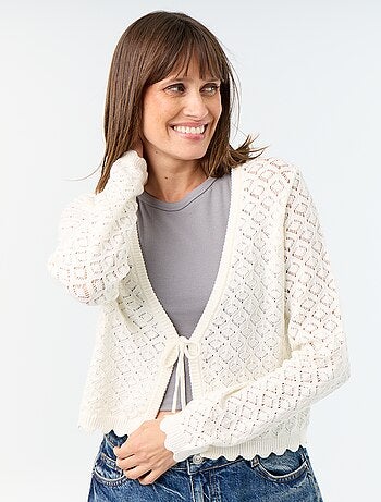 Cardigan em malha de croché vazada