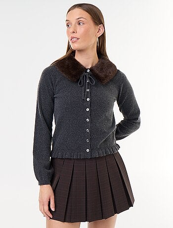 Cardigan liso com gola de pelo sintético
