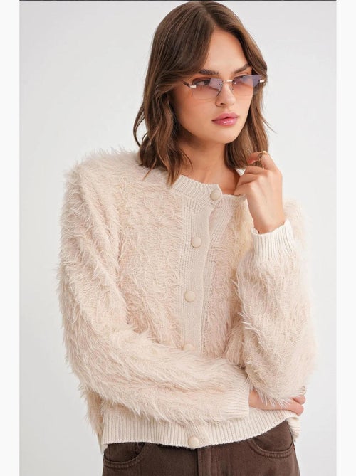 Cardigan texturizado em peluche com botões mixray - Kiabi Cardigan texturizado em peluche com botões mixray - Kiabi